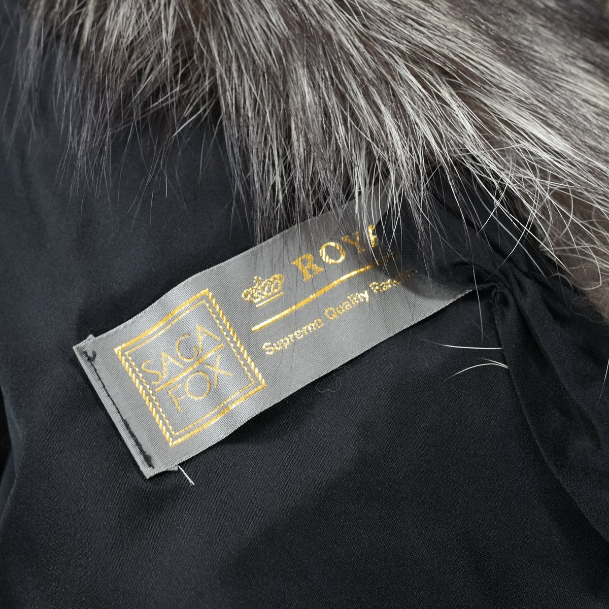 SAGA ROYAL Silver Fox Fur Coat Soft and Fluffy - Genuine Vintage Fur From Japan