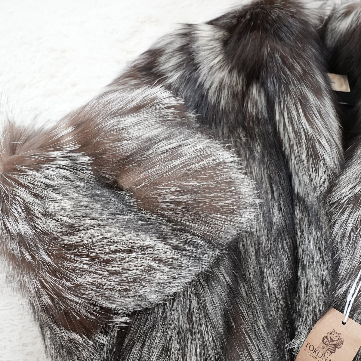 Silver Fox Fur Coat SAGA FOX Soft and Fluffy - Genuine Vintage Fur From Japan