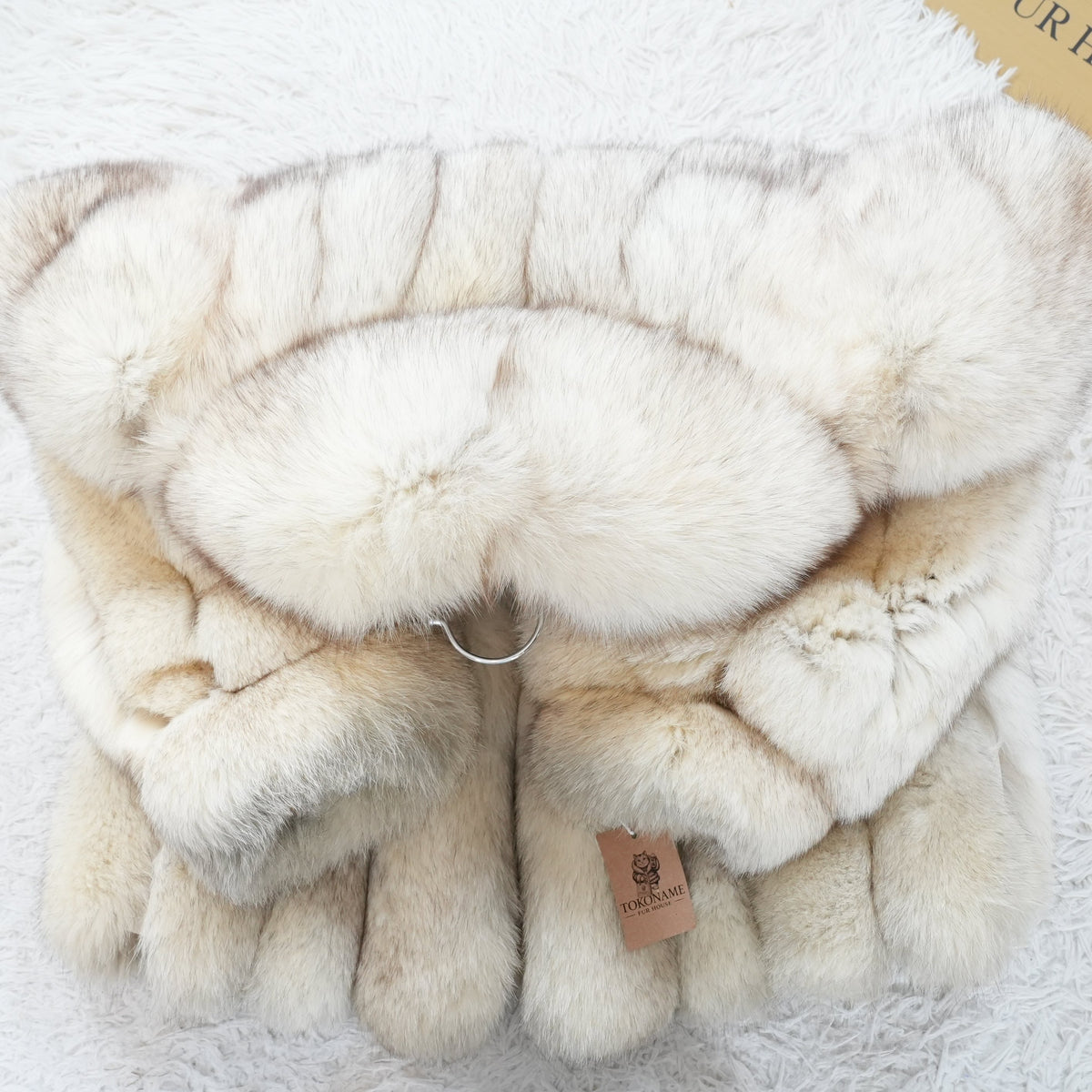 Blue Fox SAGA Fox Coat Soft and Fluffy - Genuine Vintage Fur From Japan