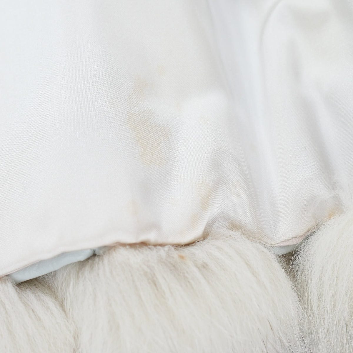 SAGA ROYAL Nordic Fox Fur Coat Soft and Fluffy - Genuine Vintage Fur From Japan