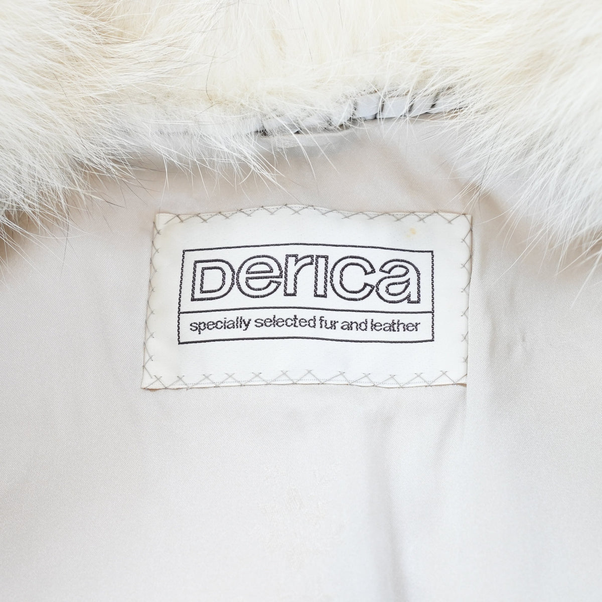 Platinum SAGA ROYAL Fox Fur Coat Soft and Fluffy - Genuine Vintage Fur From Japan