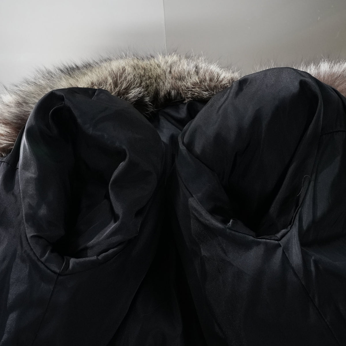 SAGA FOX Silver Fox Fur Coat Soft and Fluffy - Genuine Vintage Fur From Japan