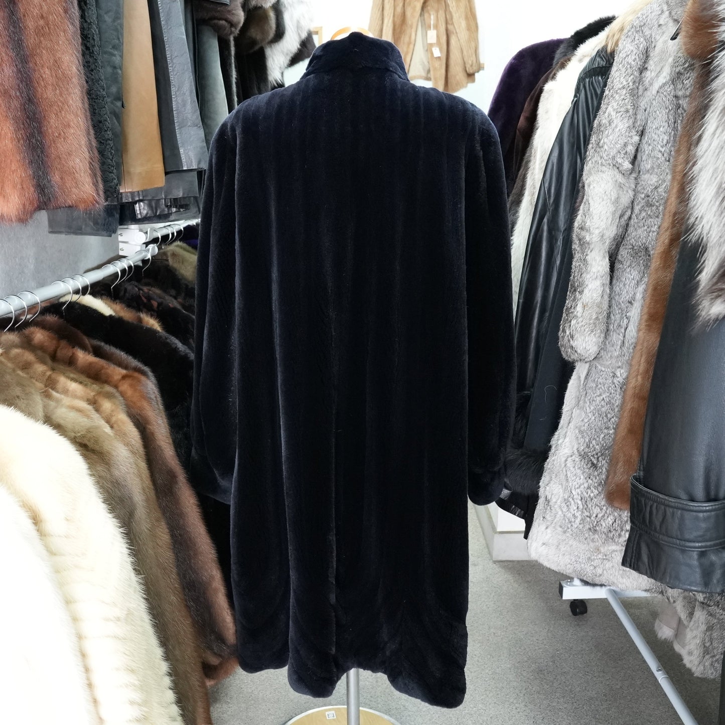 Dark Blue Shaved Mink Hem Pattern SAGA MINK - Genuine Vintage Fur From Japan