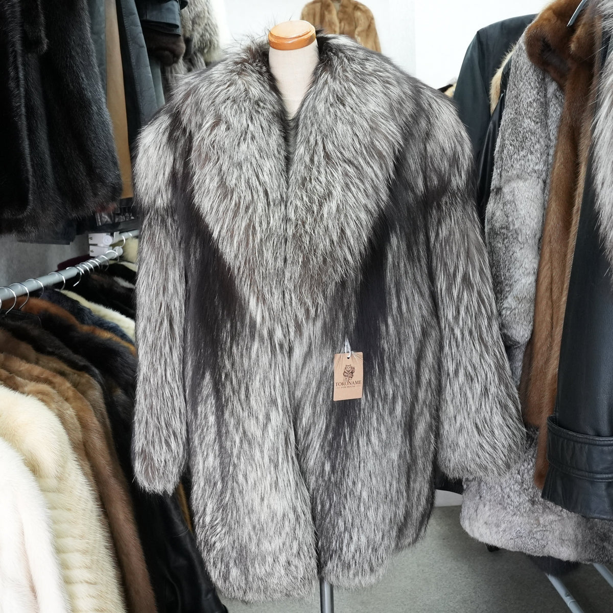 Silver Fox Fur Coat Soft and Fluffy EMBA - Genuine Vintage Fur From Japan