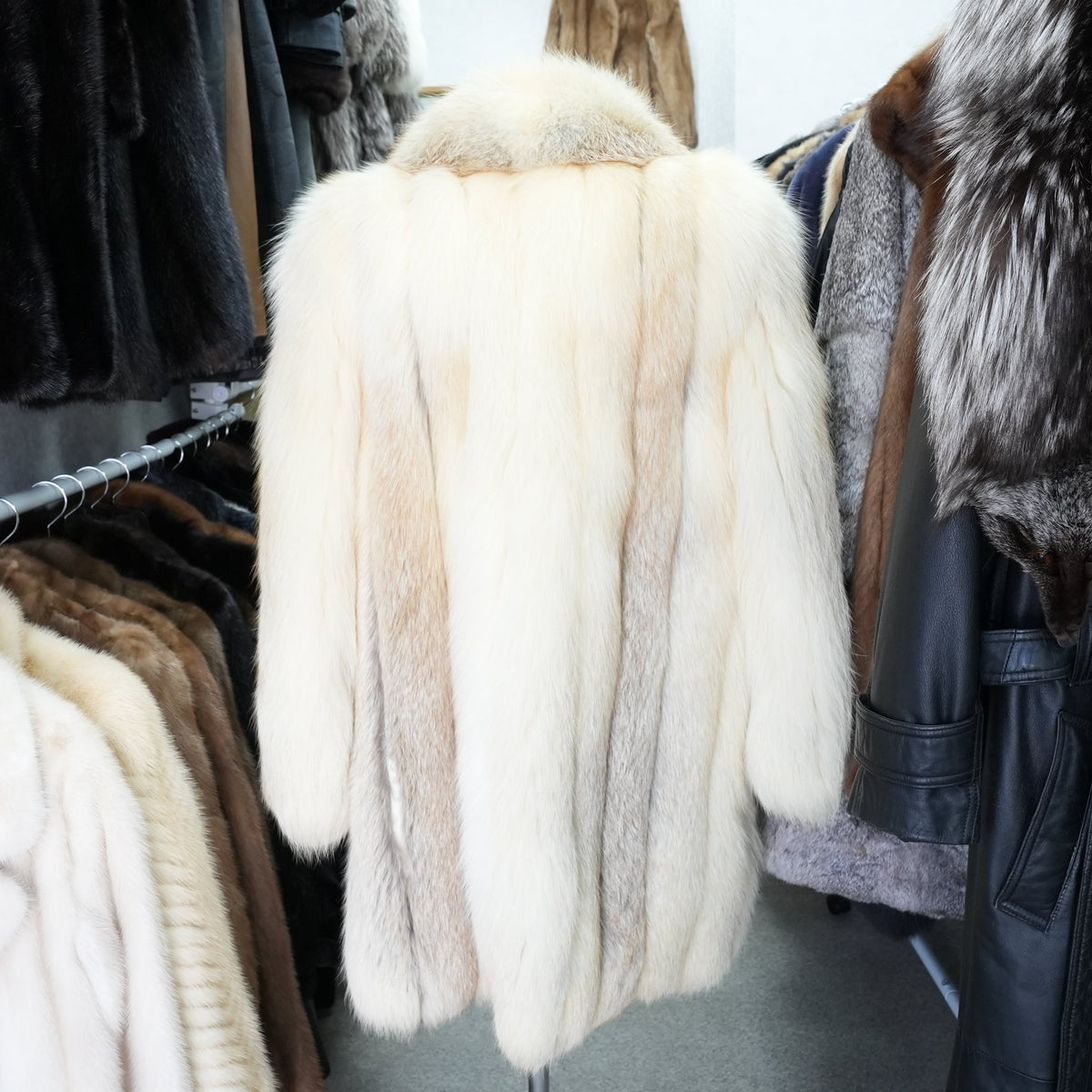 Golden Island Fox Fur Coat Soft and Fluffy SAGA FOX - Genuine Vintage Fur From Japan