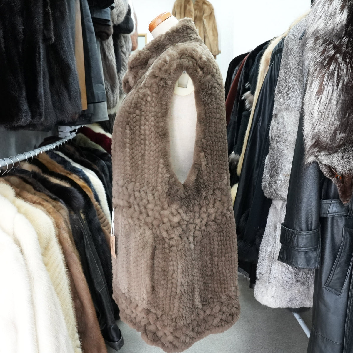 Yarn Nutria Fur Vest - Genuine Vintage Fur From Japan