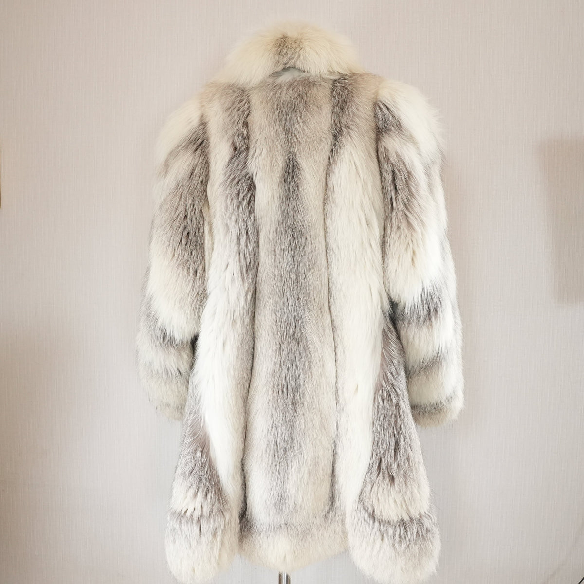 Scallop Shadow Fox and Frost Fox Fur elegant Coat Soft and Fluffy - Genuine Vintage Fur From Japan