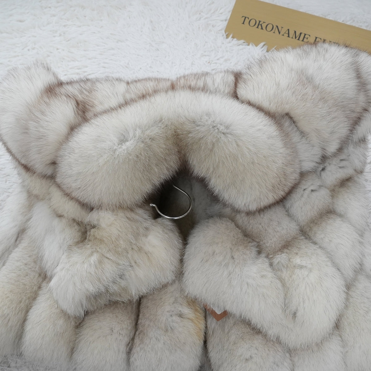 SAGA ROYAL Nordic Fox Fur Coat Soft and Fluffy - Genuine Vintage Fur From Japan