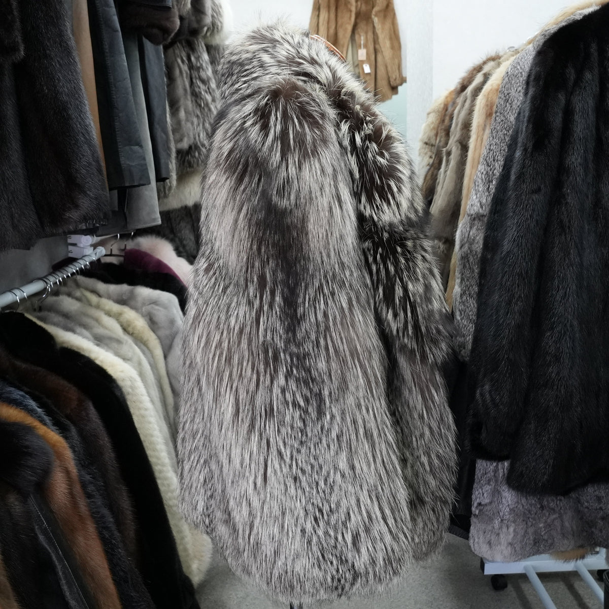 Silver Fox Fur Coat SAGA FOX - Genuine Vintage Fur From Japan