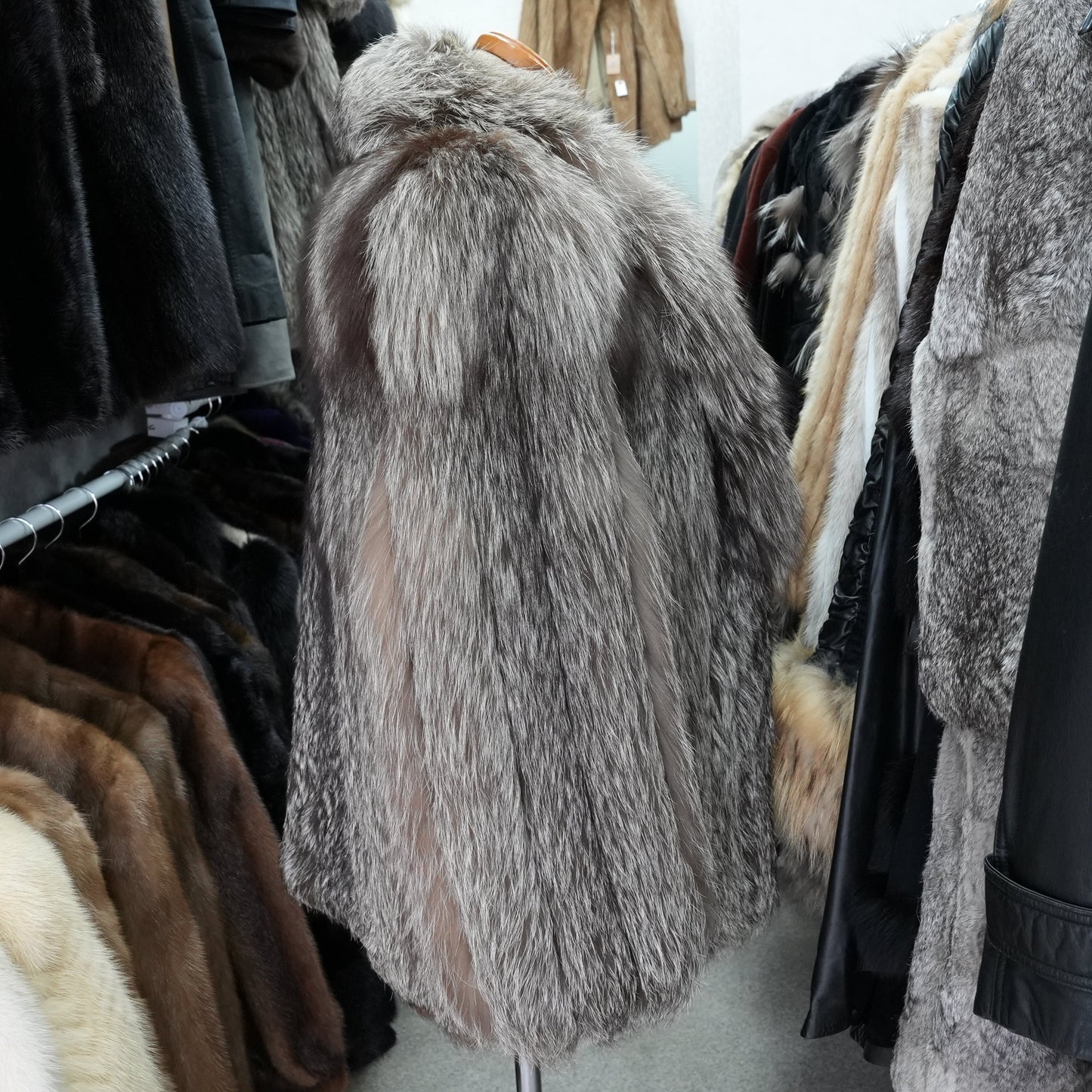 Siler Fox Fur Coat ROTINY - Genuine Vintage Fur From Japan