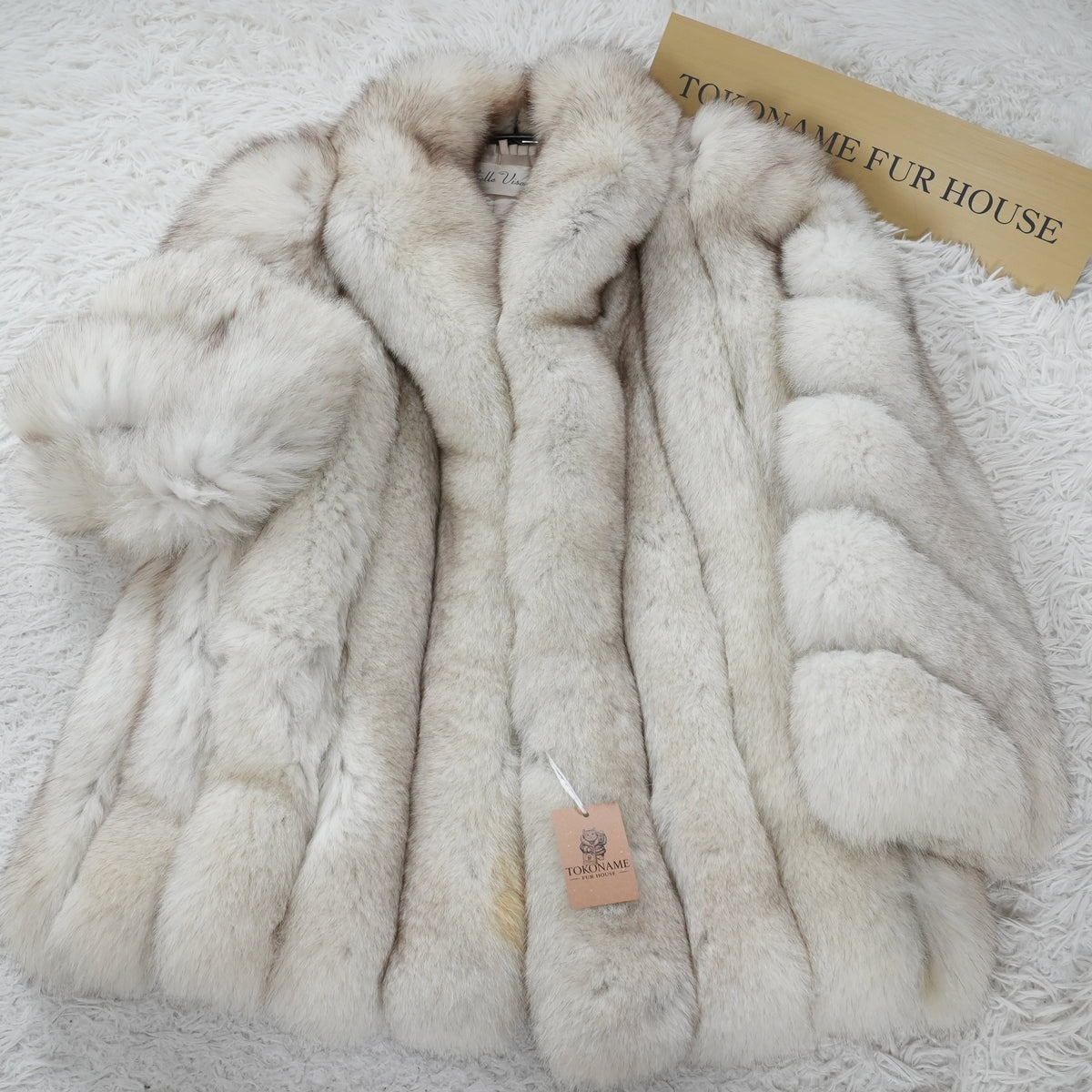 SAGA ROYAL Nordic Fox Fur Coat Soft and Fluffy - Genuine Vintage Fur From Japan