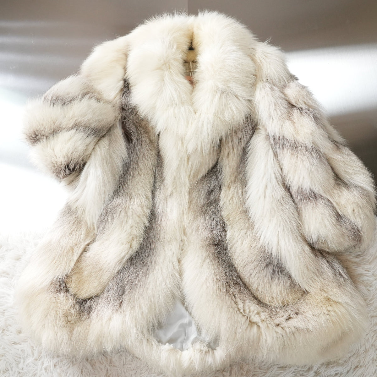 Scallop Shadow Fox and Frost Fox Fur elegant Coat Soft and Fluffy - Genuine Vintage Fur From Japan