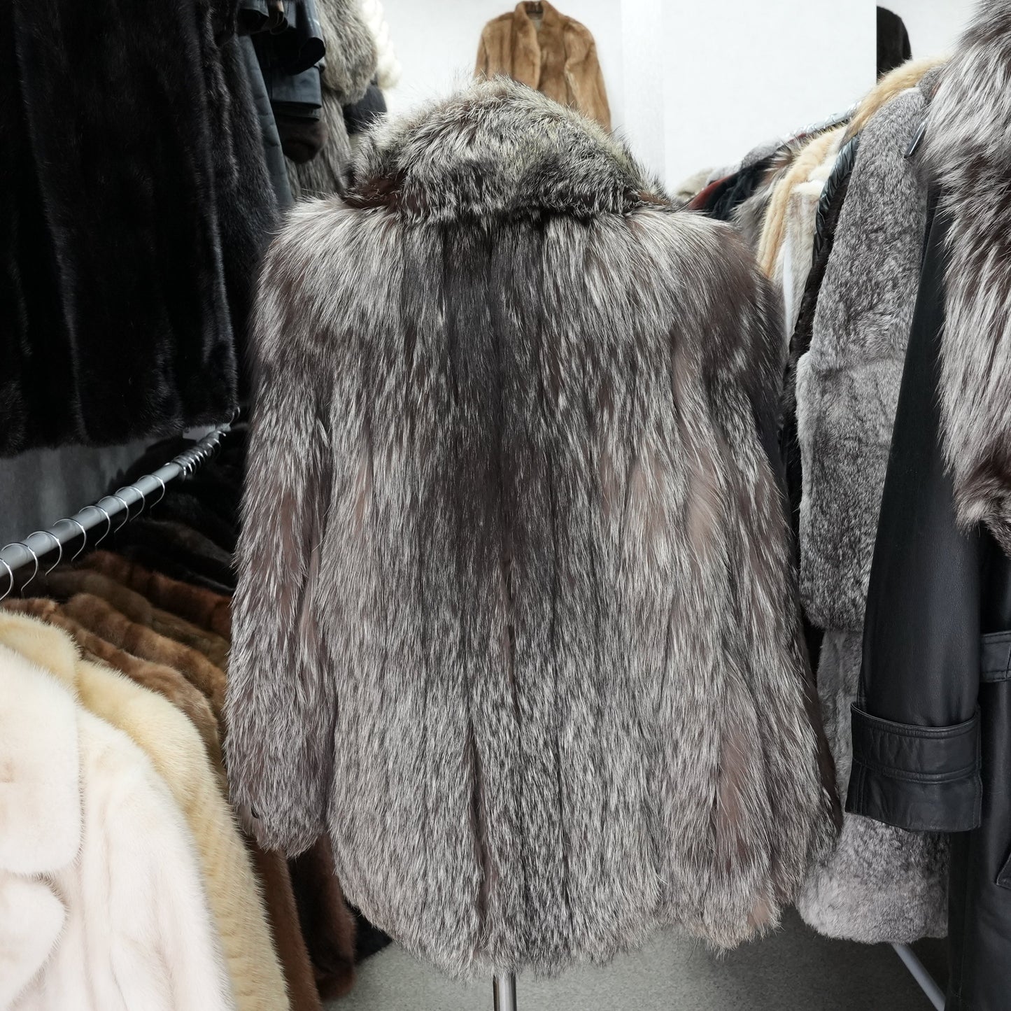 Silver Fox Fur Coat SAGA FOX - Genuine Vintage Fur From Japan