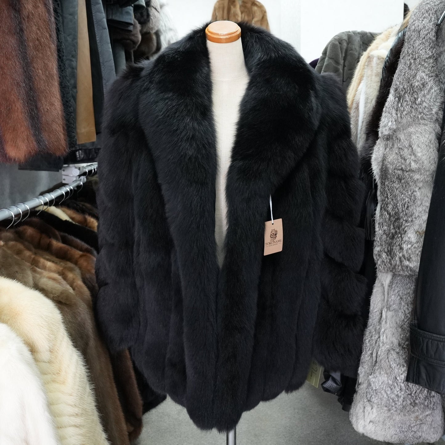SAGA ROYAL FOX Black Dyed Coat - Genuine Vintage Fur From Japan