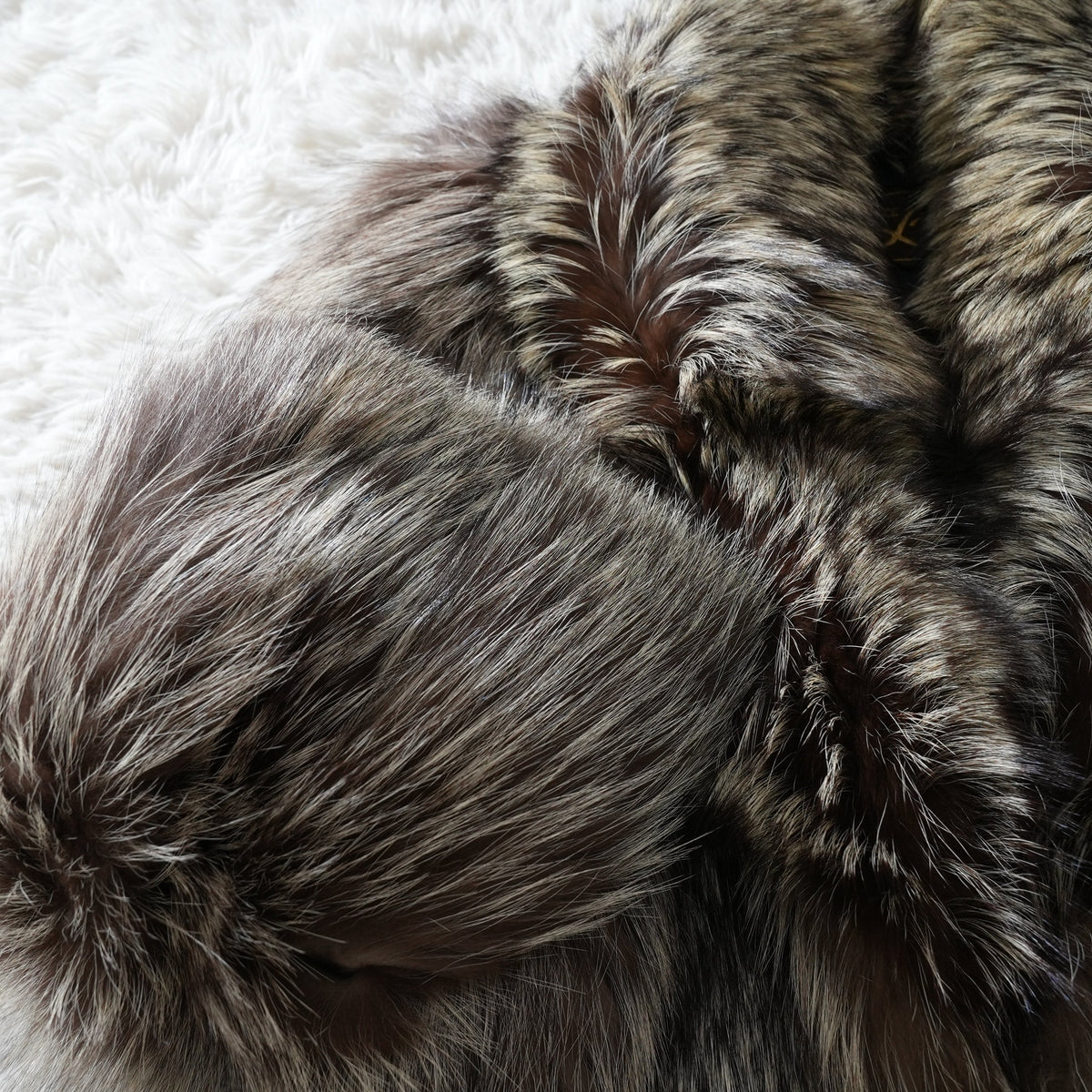 Silver Fox Fur Coat SAGA FOX - Genuine Vintage Fur From Japan