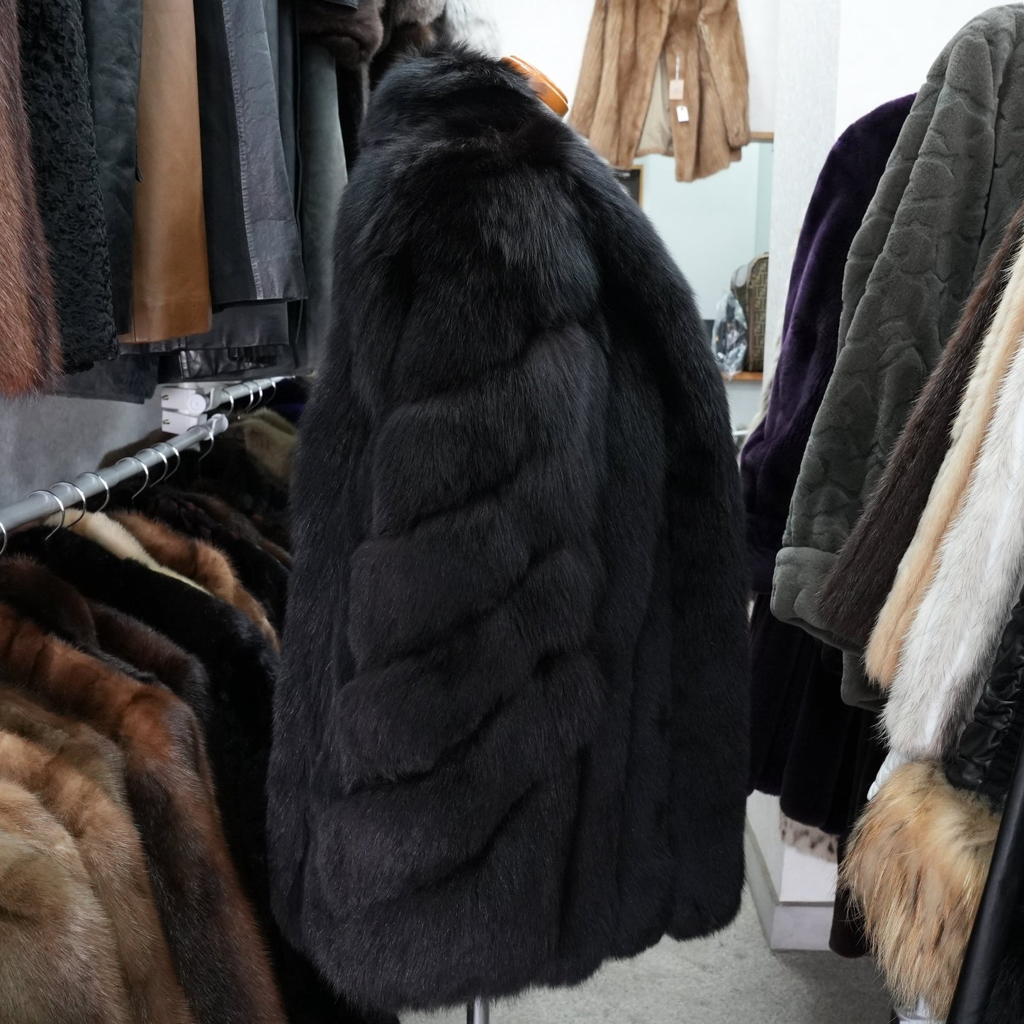 SAGA ROYAL FOX Black Dyed Coat - Genuine Vintage Fur From Japan