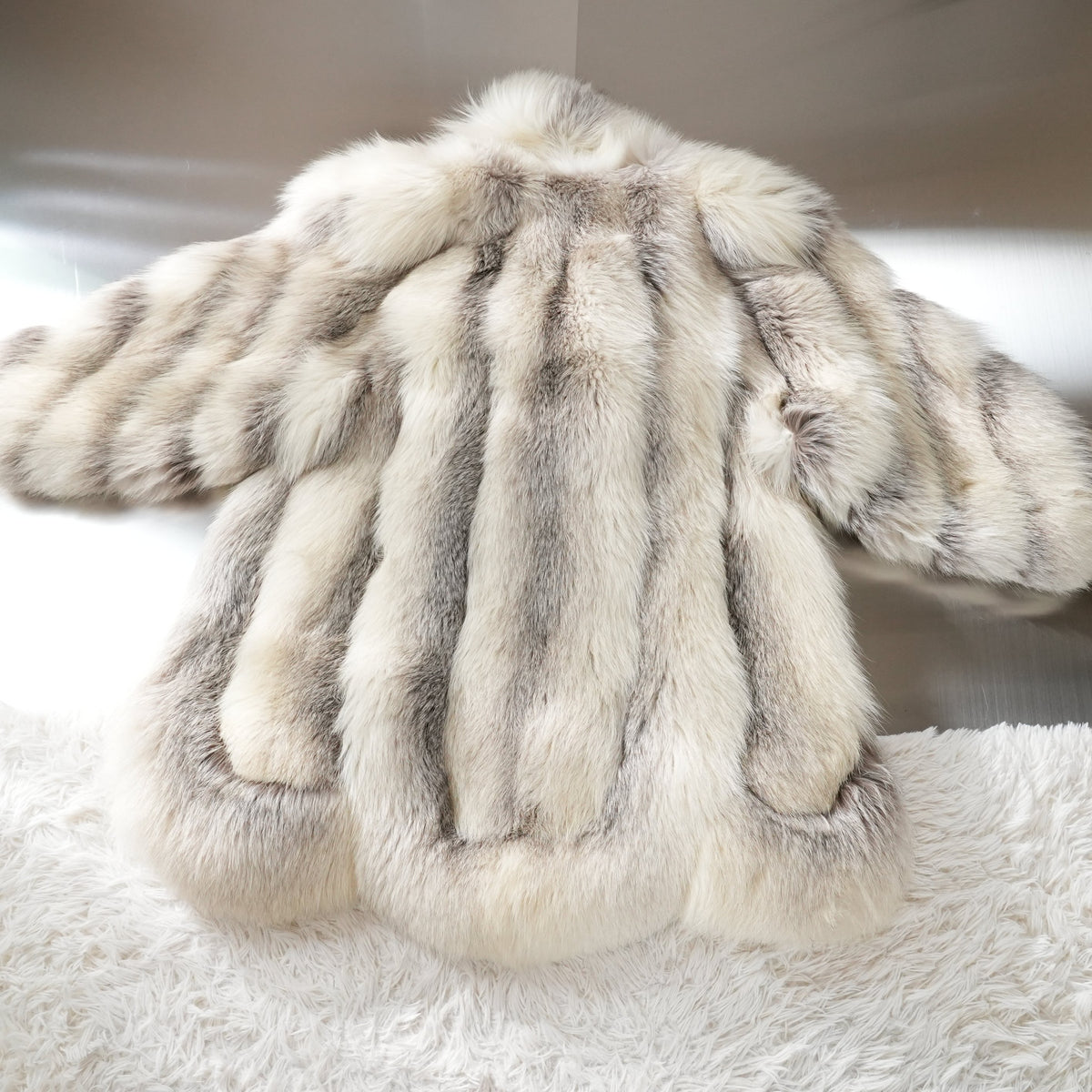 Scallop Shadow Fox and Frost Fox Fur elegant Coat Soft and Fluffy - Genuine Vintage Fur From Japan