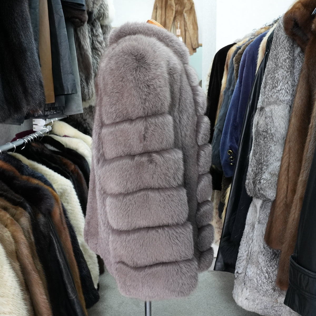 Muted Plum Gray Dyed SAGA FOX Coat Soft and Fluffy - Genuine Vintage Fur From Japan
