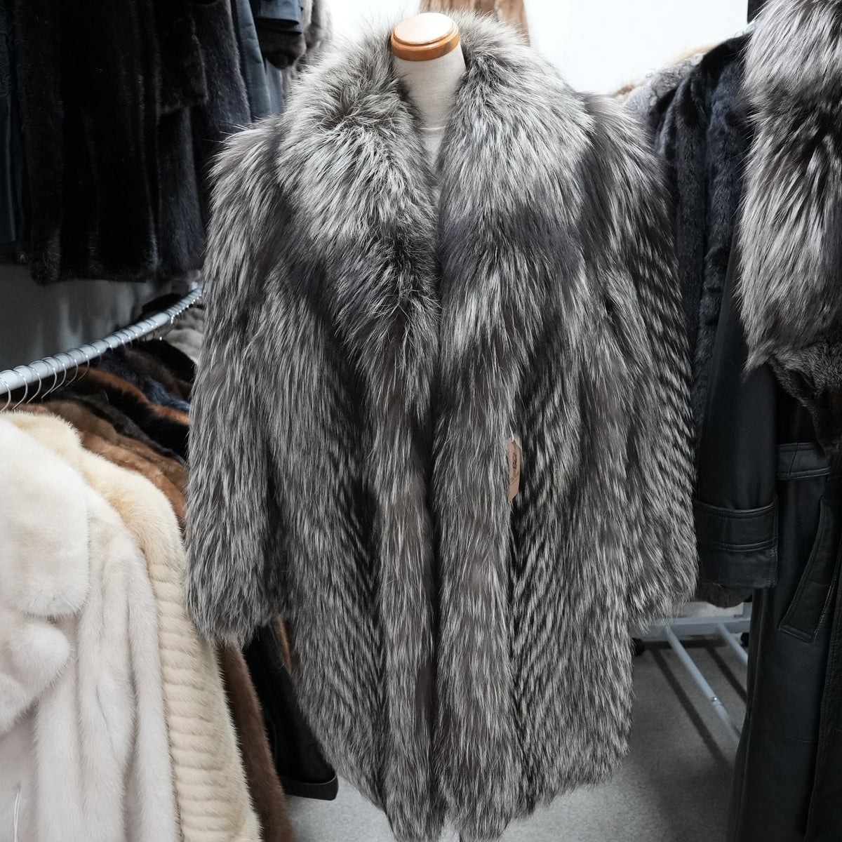 Silver Fox Fur Semi Long Coat - Genuine Vintage Fur From Japan