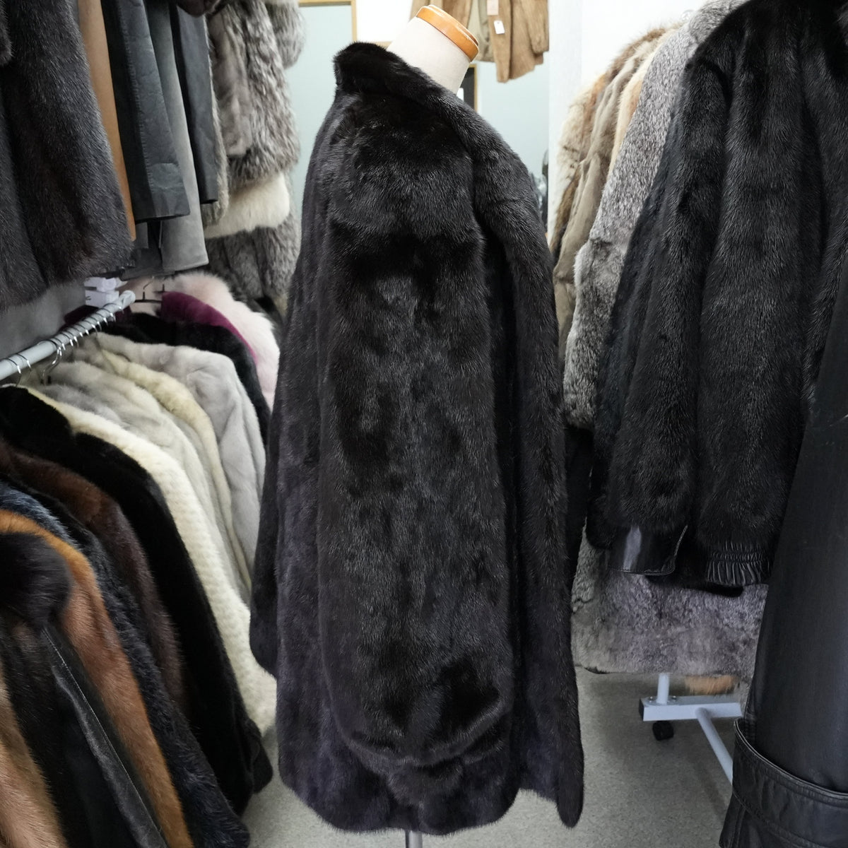 Glama Mink Fur Coat Soft and Glossy - Genuine Vintage Fur From Japan