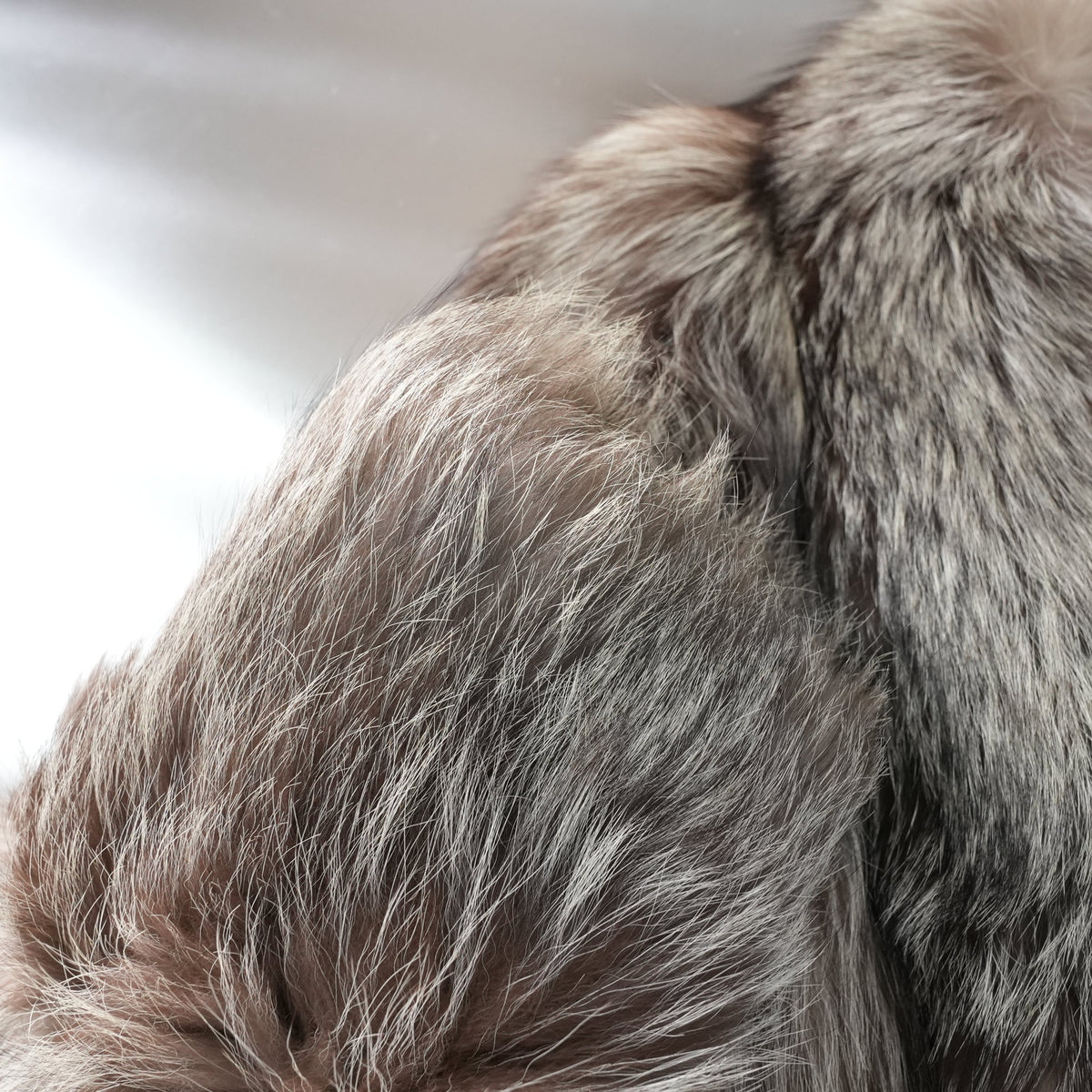 SAGA FOX Silver Fox Fur Coat - Genuine Vintage Fur From Japan