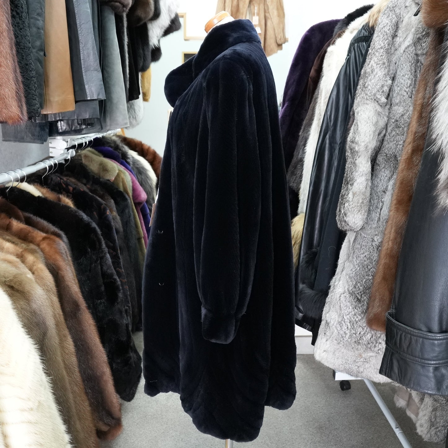 Dark Blue Shaved Mink Hem Pattern SAGA MINK - Genuine Vintage Fur From Japan
