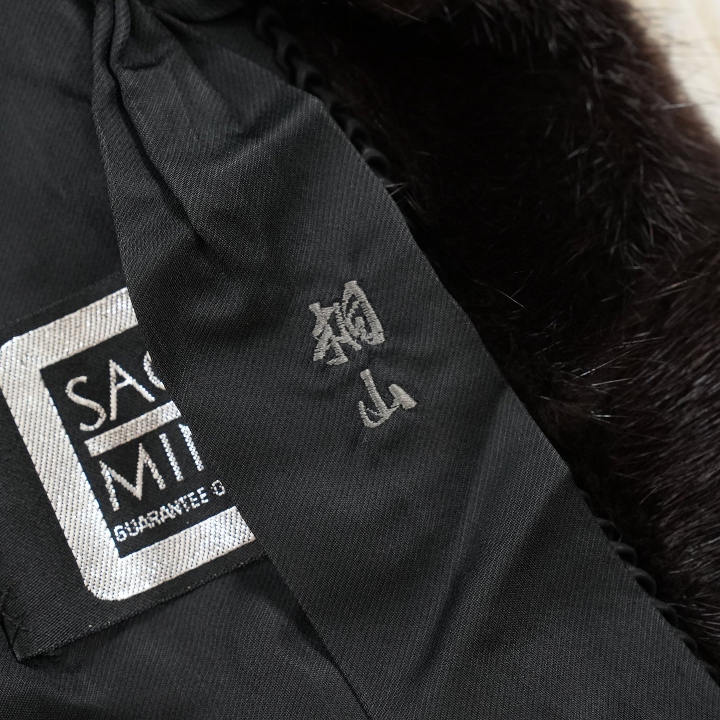Dark Minn Cape with a tail SAGA MINK - Genuine Vintage Fur From Japan