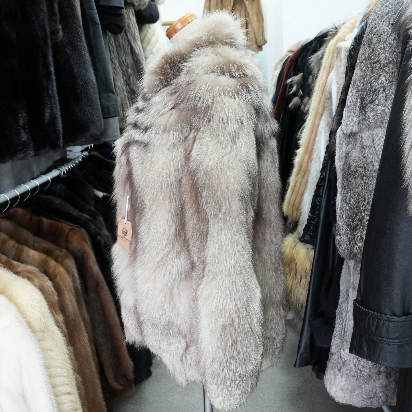 BlueFrost Fox Fur Coat SAGA FOX - Genuine Vintage Fur From Japan