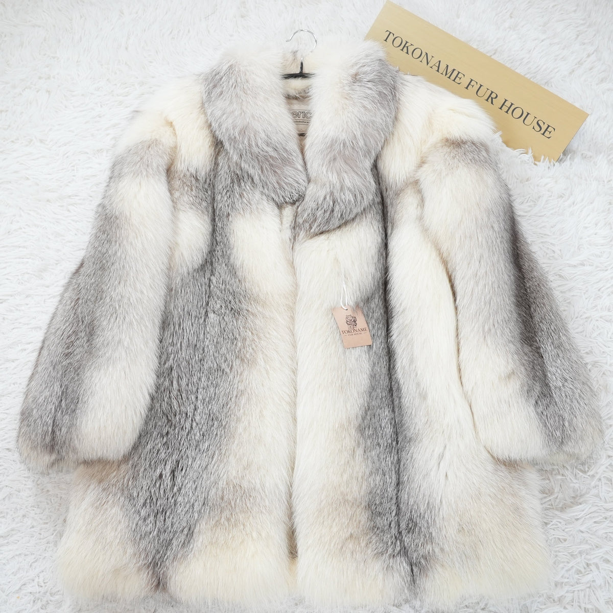 Platinum SAGA ROYAL Fox Fur Coat Soft and Fluffy - Genuine Vintage Fur From Japan