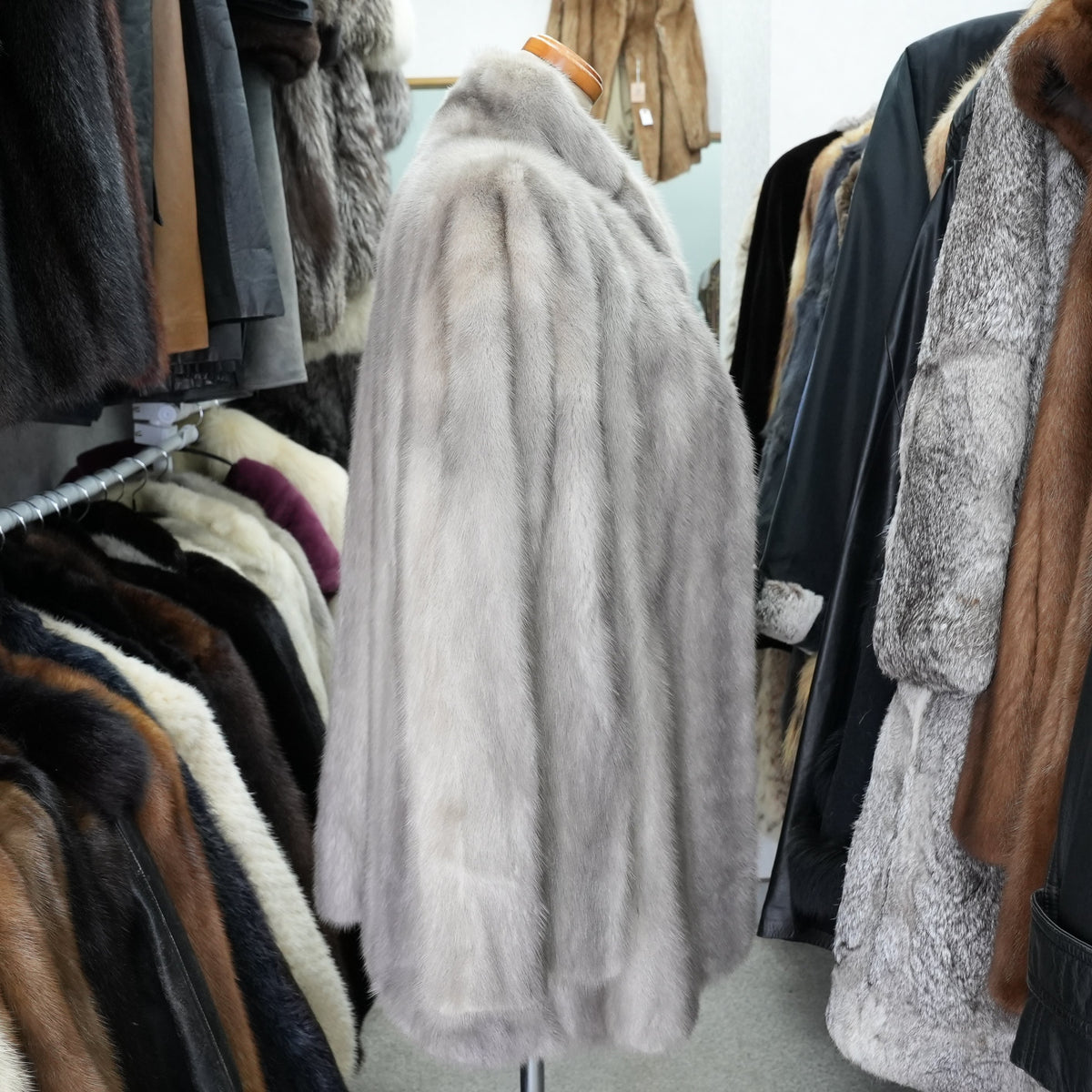 Sapphire Mink Fur Coat SAGA MINK - Genuine Vintage Fur From Japan