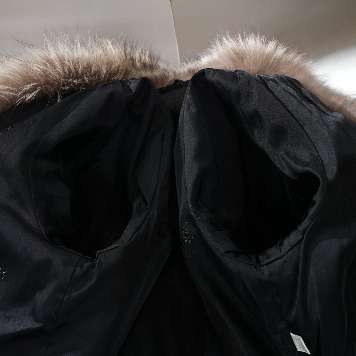 SAGA FOX Silver Fox Fur Coat - Genuine Vintage Fur From Japan