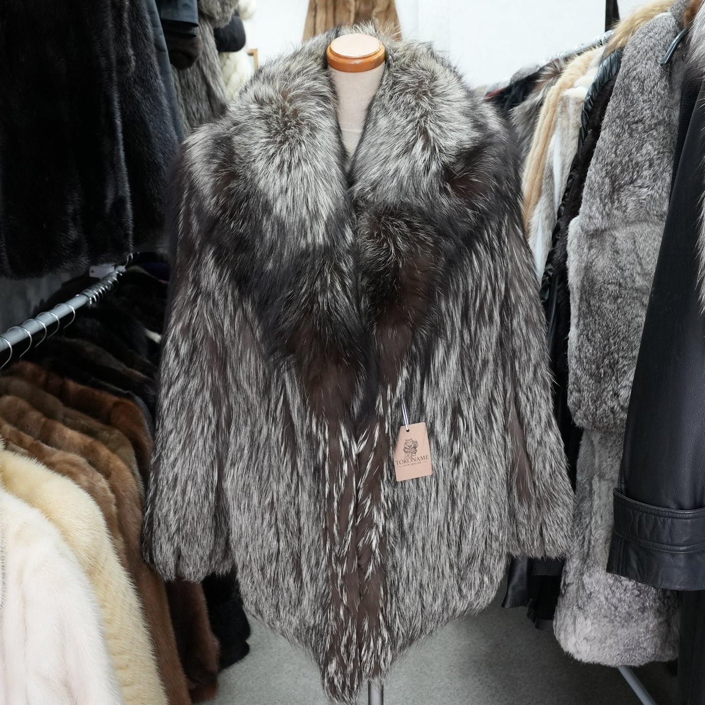 Silver Fox Fur Coat SAGA FOX - Genuine Vintage Fur From Japan