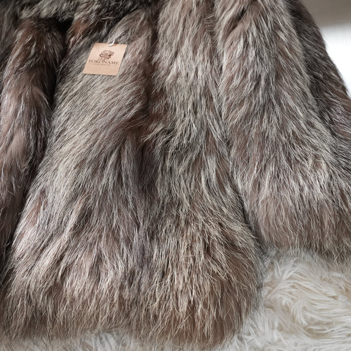 SAGA FOX Silver Fox Fur Coat - Genuine Vintage Fur From Japan