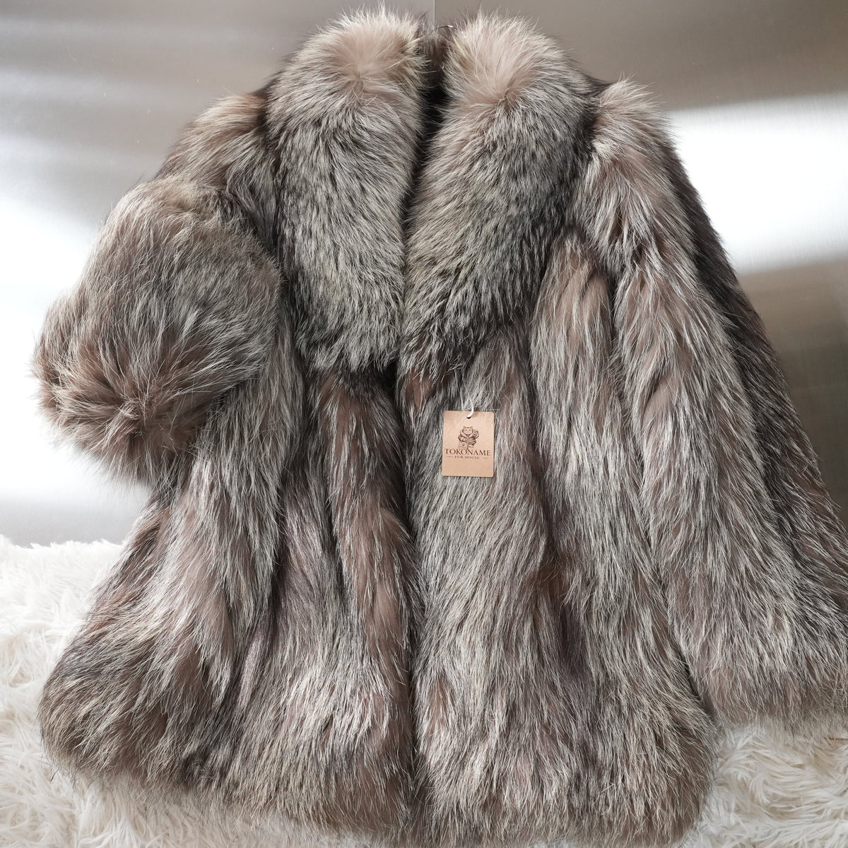 SAGA FOX Silver Fox Fur Coat - Genuine Vintage Fur From Japan