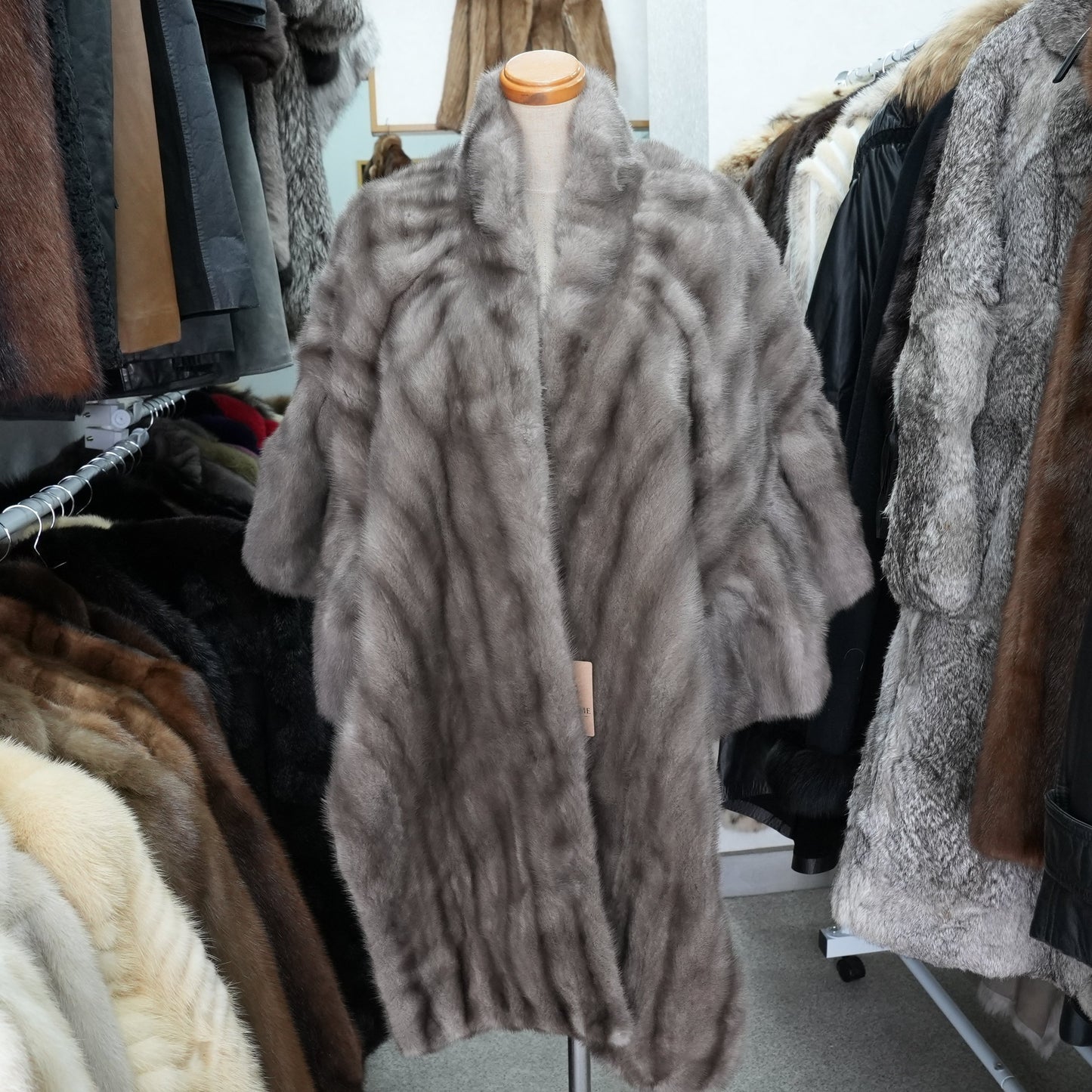 BlueIris Mink Shawl Fur House Princess - Genuine Vintage Fur From Japan
