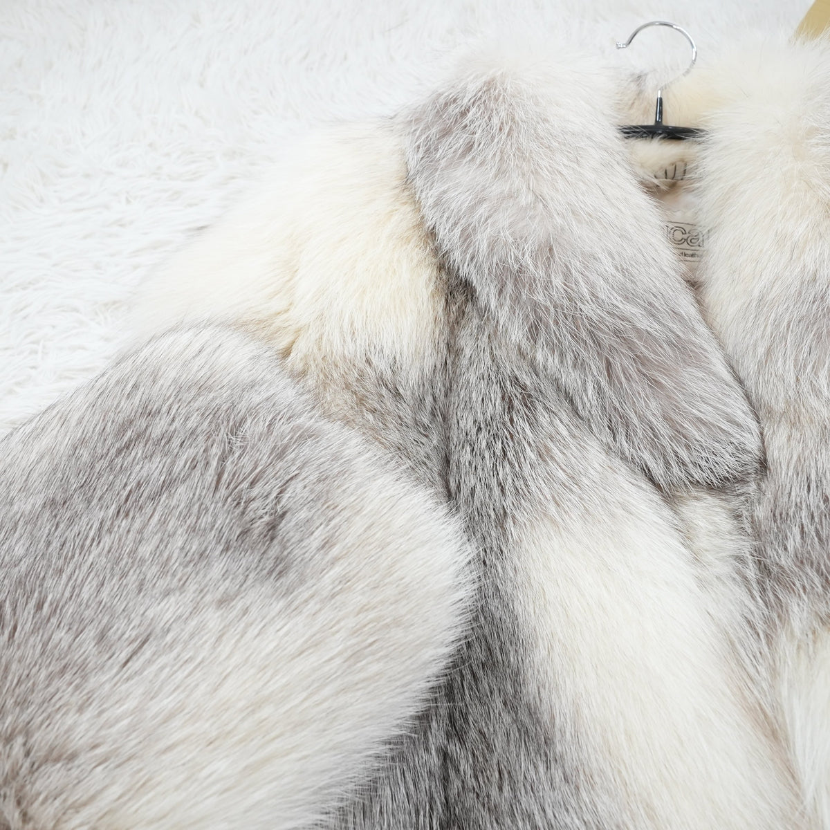 Platinum SAGA ROYAL Fox Fur Coat Soft and Fluffy - Genuine Vintage Fur From Japan