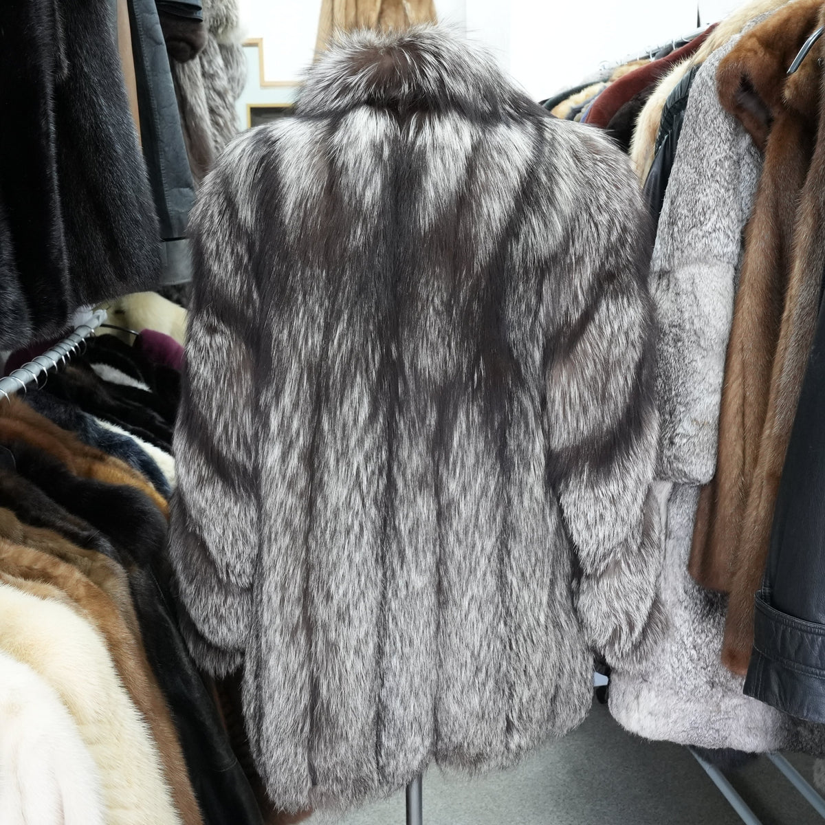 Silver Fox Fur Coat SAGA FOX Soft and Fluffy - Genuine Vintage Fur From Japan