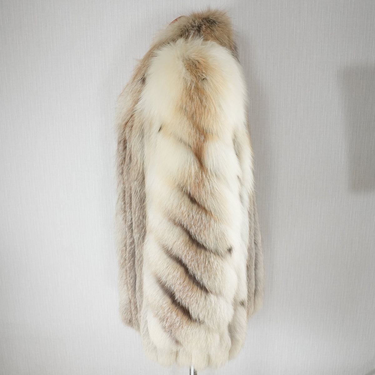 Golden Island Fox Fur Coat SAGA ROYAL FOX - Genuine Vintage Fur From Japan