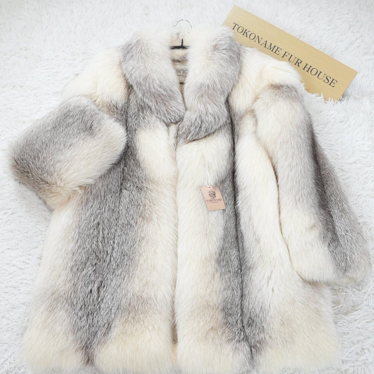 Platinum SAGA ROYAL Fox Fur Coat Soft and Fluffy - Genuine Vintage Fur From Japan