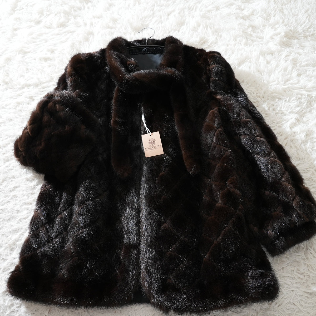 Dark Mink diamond-cut design and a bow tie detail - Genuine Vintage Fur From Japan