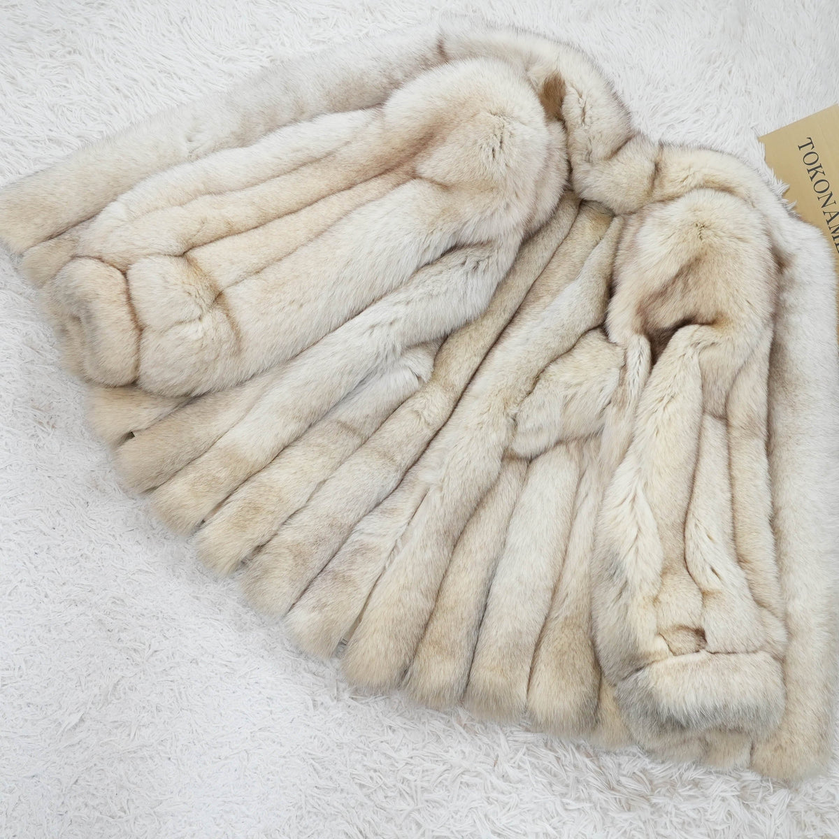 Blue Fox SAGA Fox Coat Soft and Fluffy - Genuine Vintage Fur From Japan