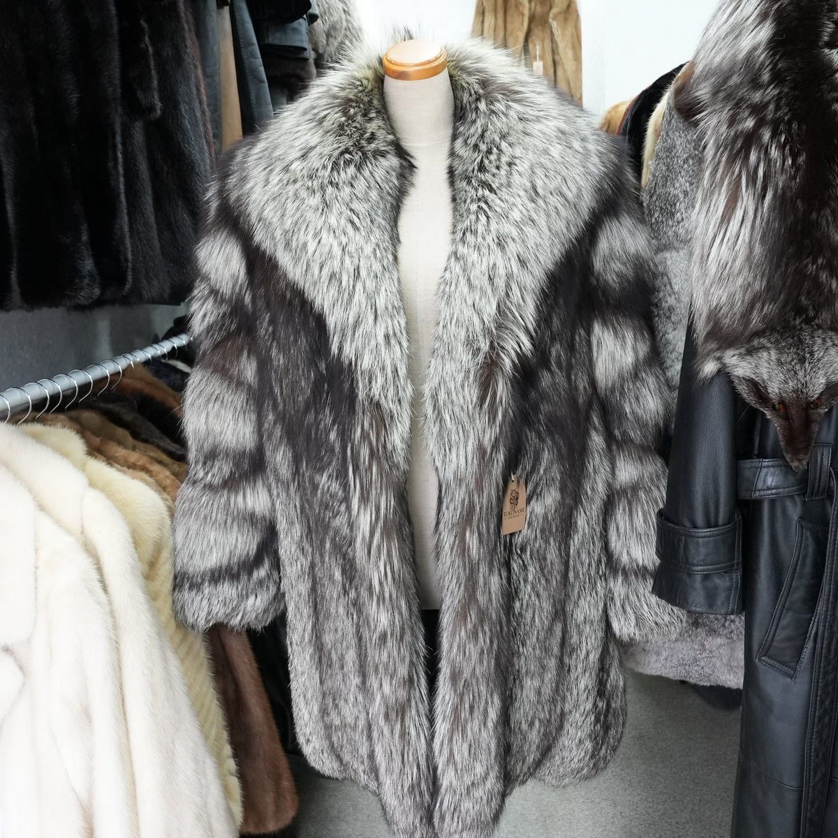 SAGA ROYAL Fox Fur Semi Long Coat Silver Fox Soft and Fluffy - Genuine Vintage Fur From Japan