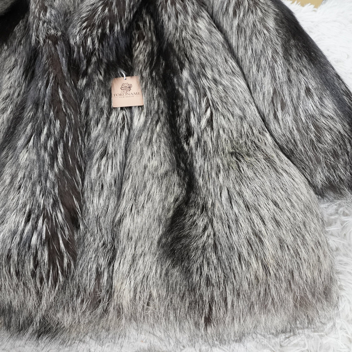 SAGA ROYAL Silver Fox Fur Coat Soft and Fluffy - Genuine Vintage Fur From Japan