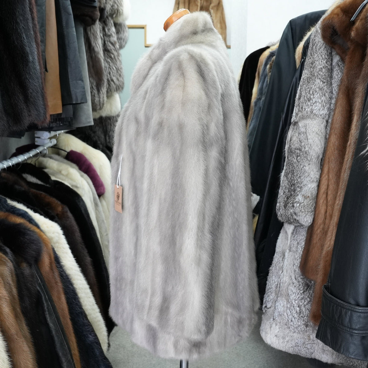 Sapphire Mink Fur Coat SAGA MINK - Genuine Vintage Fur From Japan