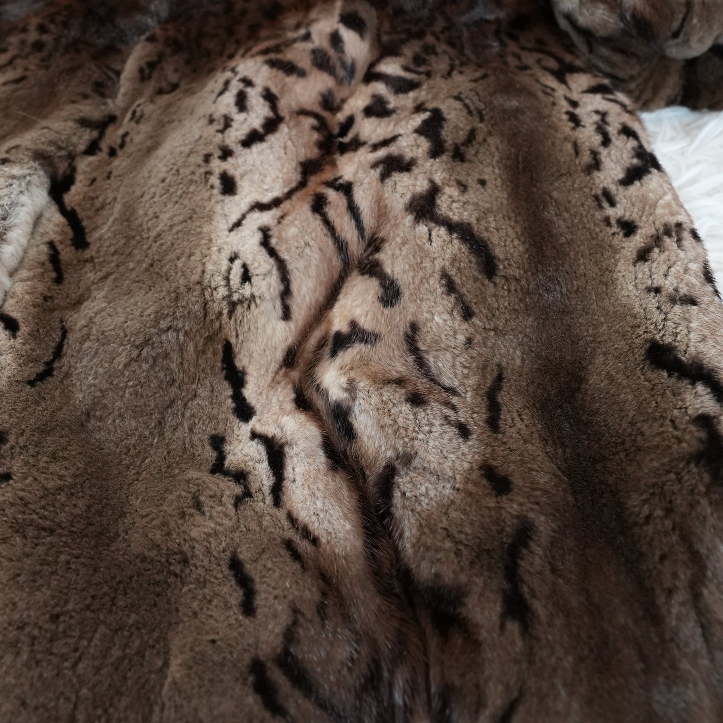 KOPENHAGEN FUR 豹纹貂皮带帽外套 触感柔软皮革