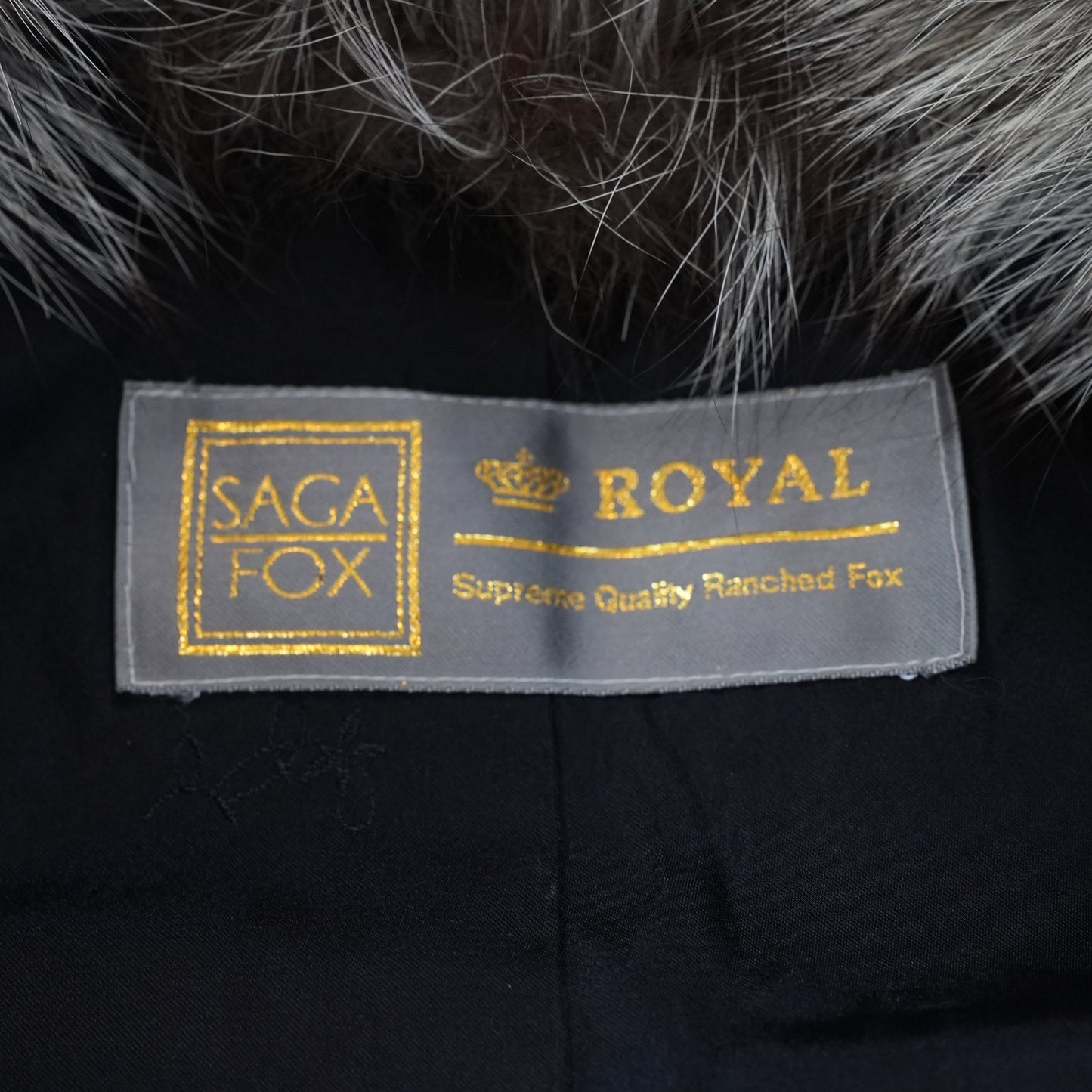 SAGA ROYAL FOX Silver Fox Soft and Fluffy - Genuine Vintage Fur Japan