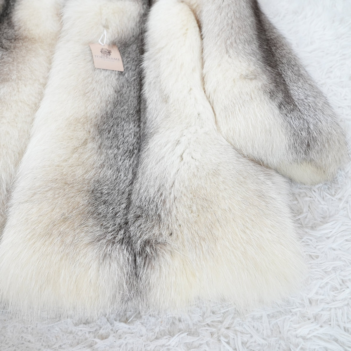 Platinum SAGA ROYAL Fox Fur Coat Soft and Fluffy - Genuine Vintage Fur From Japan