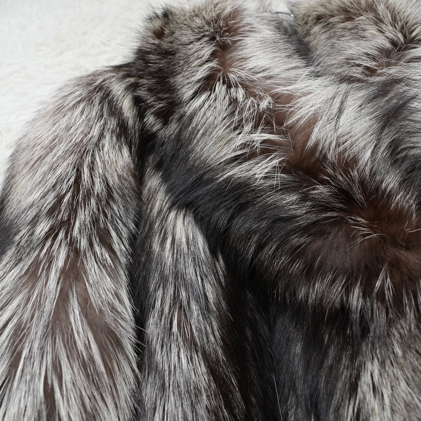 Silver Fox Long Coat SAGA FOX Soft & Fluffy - Genuine Vintage Fur From Japan