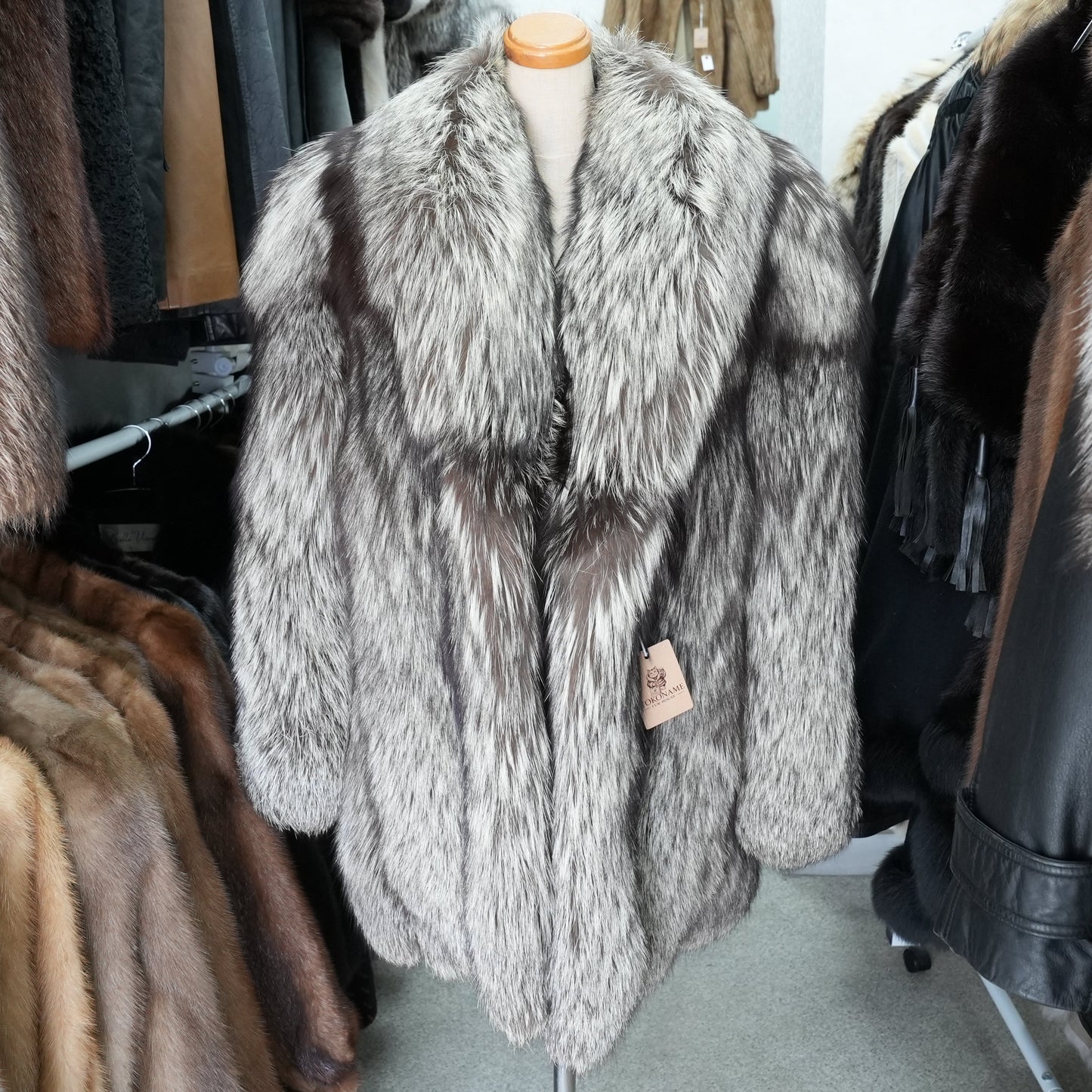 SAGA ROYAL FOX Silver Fox Coat - Genuine Vintage Fur From Japan