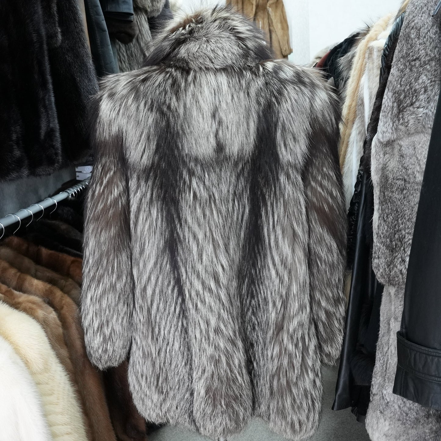 Silver Fox Fur Coat Soft & Fluffy SAGA FOX - Genuine Vintage Fur From Japan
